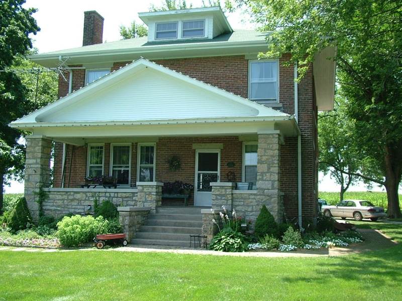 Red Brick Farmhouse Country Retreat Higginsville, Missouri