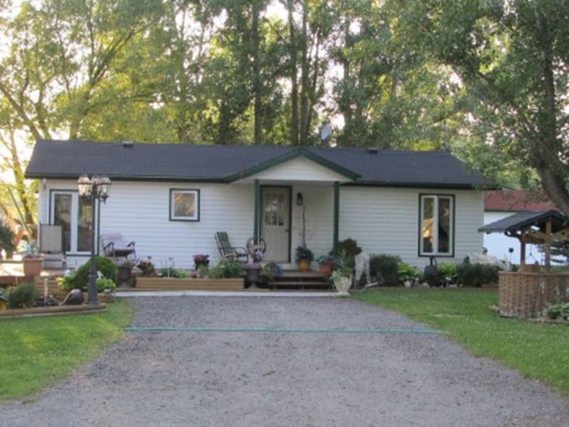 Housekeeping Cottages and Boat package Lavigne, North Bay and Lake