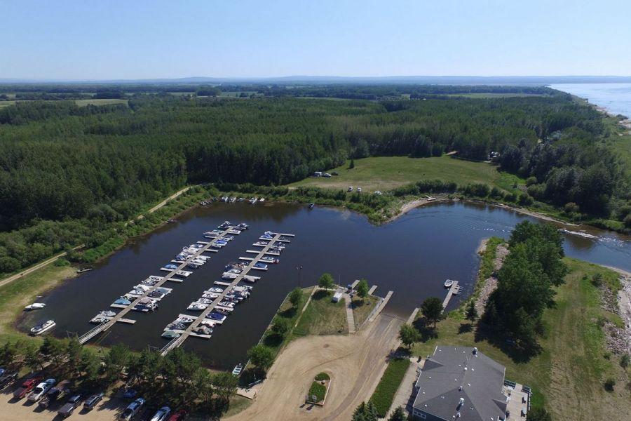 Spruce Point Park Campground Marina Kinuso, Alberta