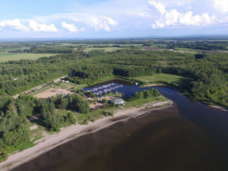 Spruce Point Park Campground Marina Kinuso, Alberta