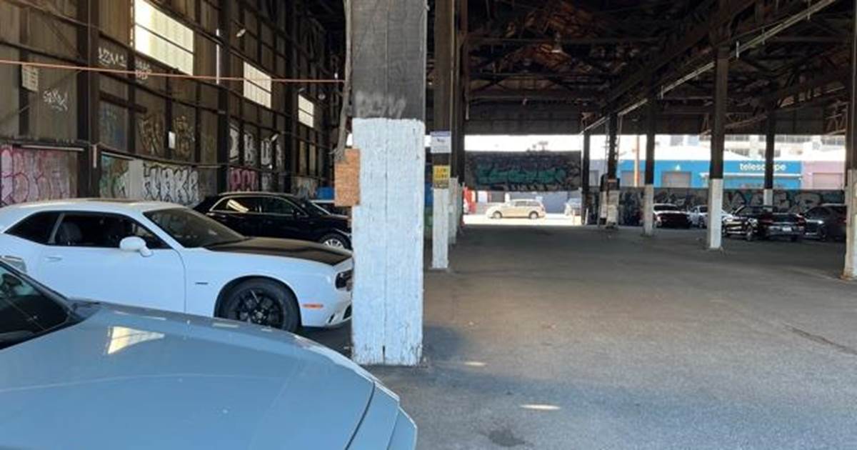 LOS ANGELES RV AND TRAILER STORAGE Los Angeles, California